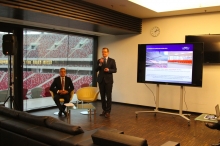 Minister Andrzej Biernat i prezes Marcin Herra na podsumowaniu roku 2013 na Stadionie Narodowym